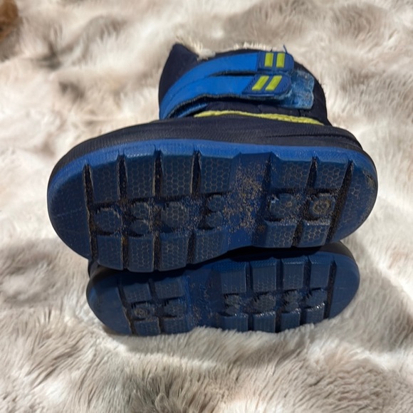 Cat & Jack Kids' Navy and lime green Winter Boots - Picture 7 of 7